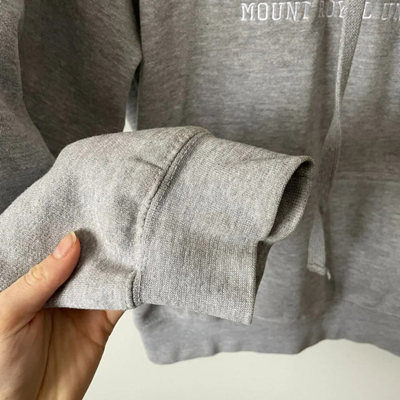 MRU Mount Royal University Pullover Hoodie Sweater Grey Burgundy Size Small - Picture 4 of 7